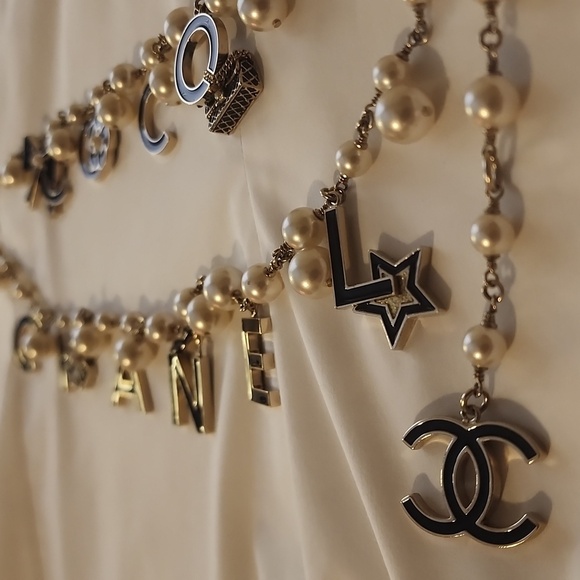 Chanel Coco Charm Pearl Belt Necklace - Picture 15 of 15